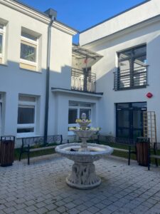 SKWEREK DOT Z FONTANNĄ