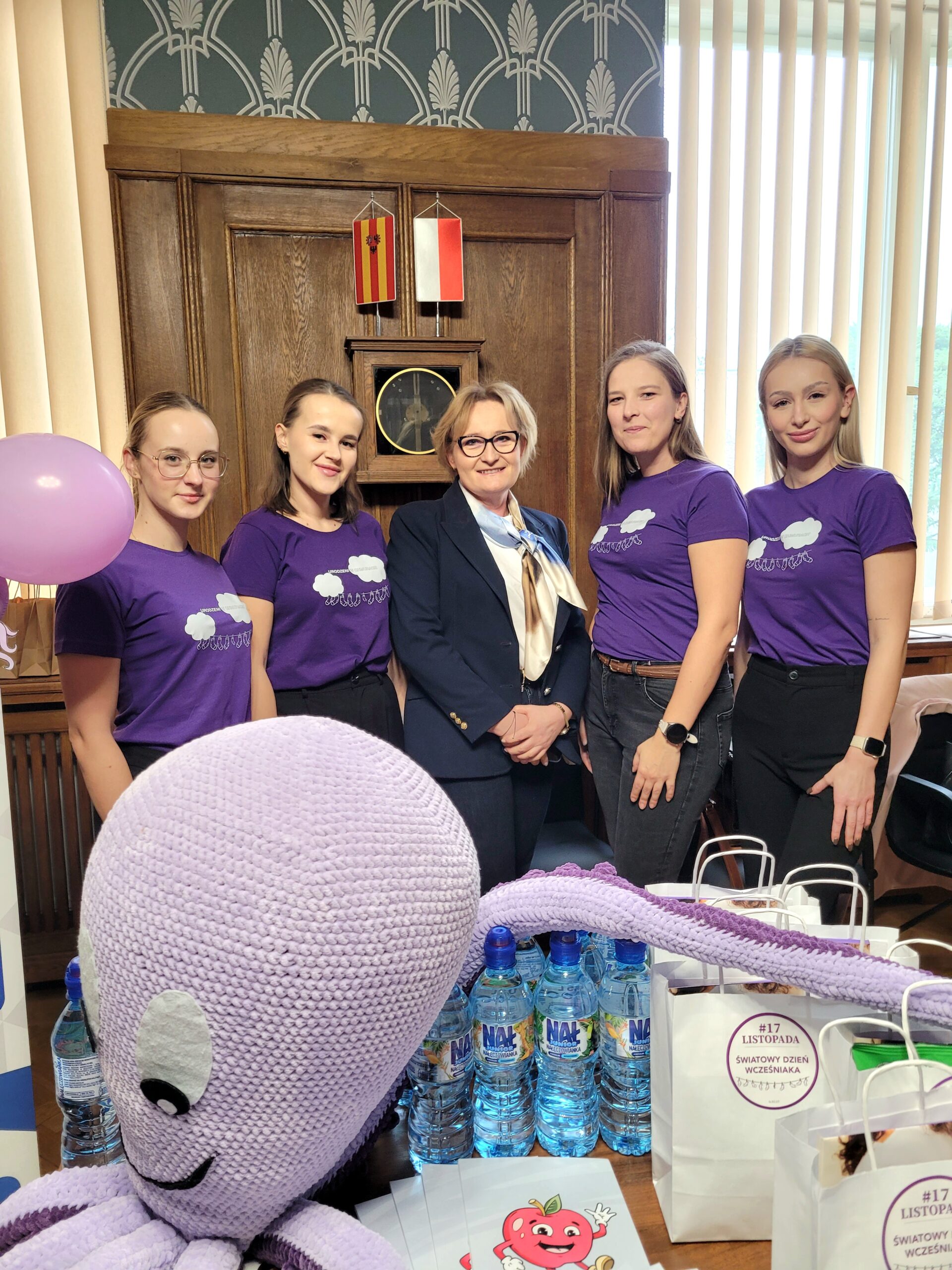 Dr Anita Chudzik wraz z personelem