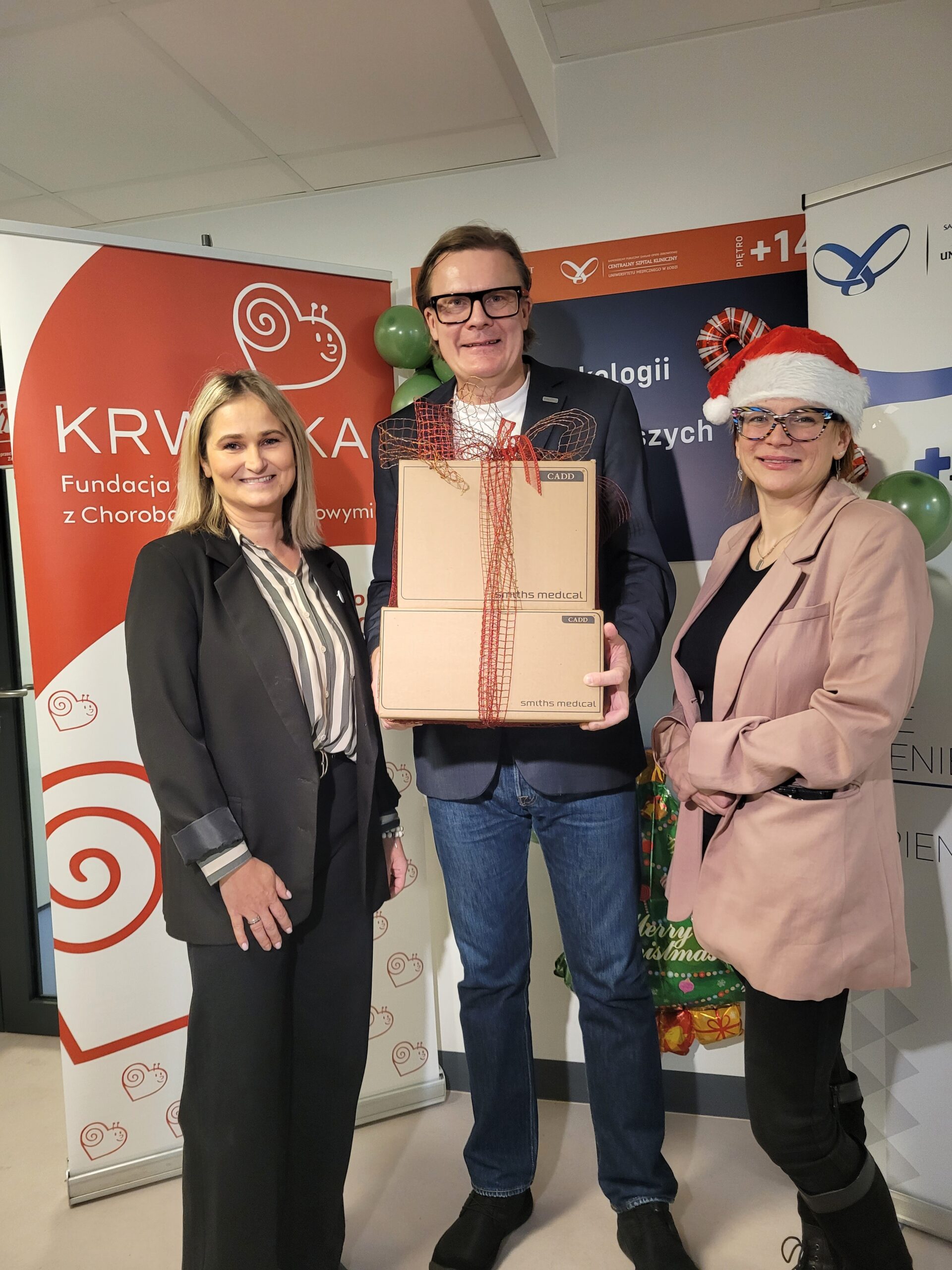 Wręczenie pompy wolumetrycznej przez Fundację Krwinka prof. Pawłowi Ptaszyńskiemu