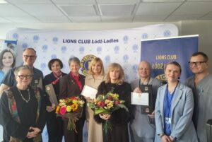 OFIZJALNE WRĘCZENIE DERMATOSKOPÓW