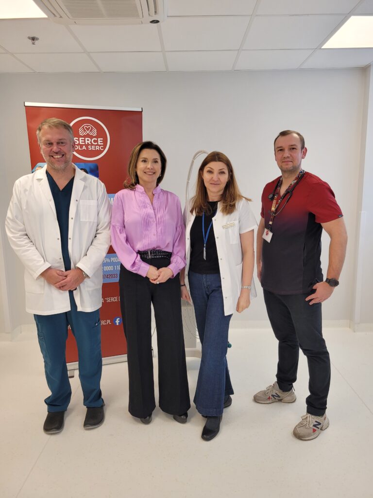 dr hab. n. med. Agata Gajos, prof. UM – Kierownik Kliniki Neurologii z Pododdziałem Udarowym i Rehabilitacji Poudarowejprof. dr hab. n. med. Łukasz Dziki – Kierownik Kliniki Chirurgii Ogólnej i Onkologicznej, Karina Hertel – Prezes Fundacji Serce dla Serc, dr Robert Morawiec z Kliniki Neurologii z Pododdziałem Udarowym i Rehabilitacji Poudarowej