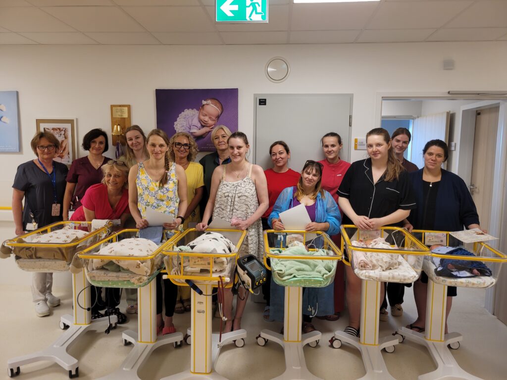 Oddział Neonatologii - dr n. med. Anita Chudzik - Kierownik Oddziału, mgr Anna Michalska - Pielęgniarka Oddziałowa, personel medyczny wraz z mamami i dziećmi