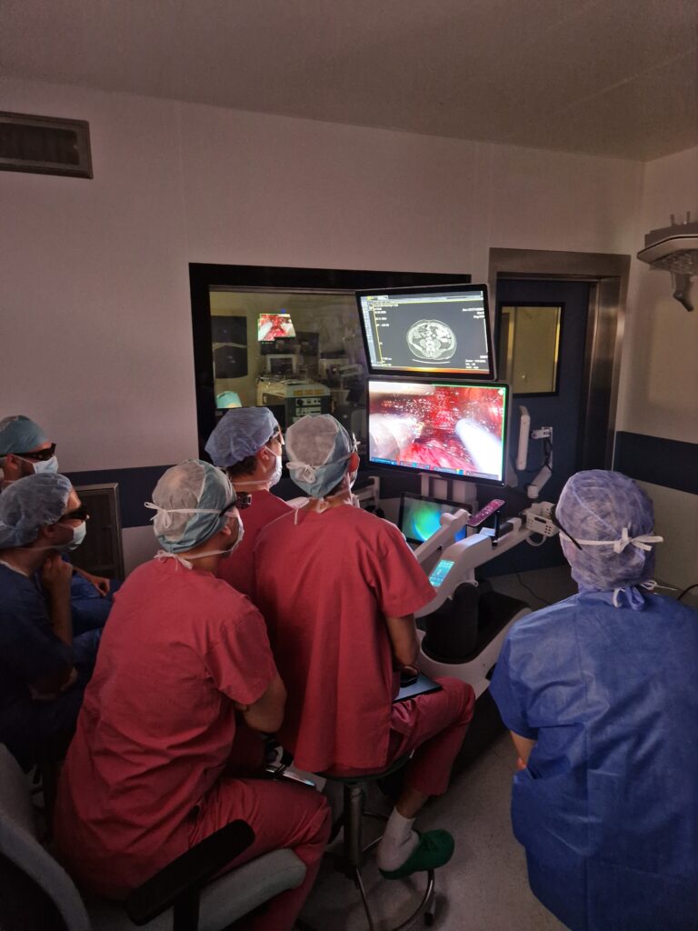 Robot Kangduo - praca zespołu medycznego Klinika Urologii